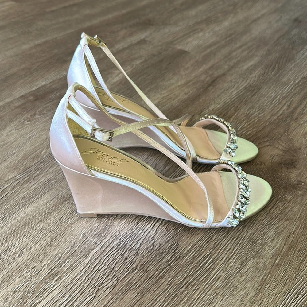 Jewel Badgley Mischka Adelynn Wedge Heels